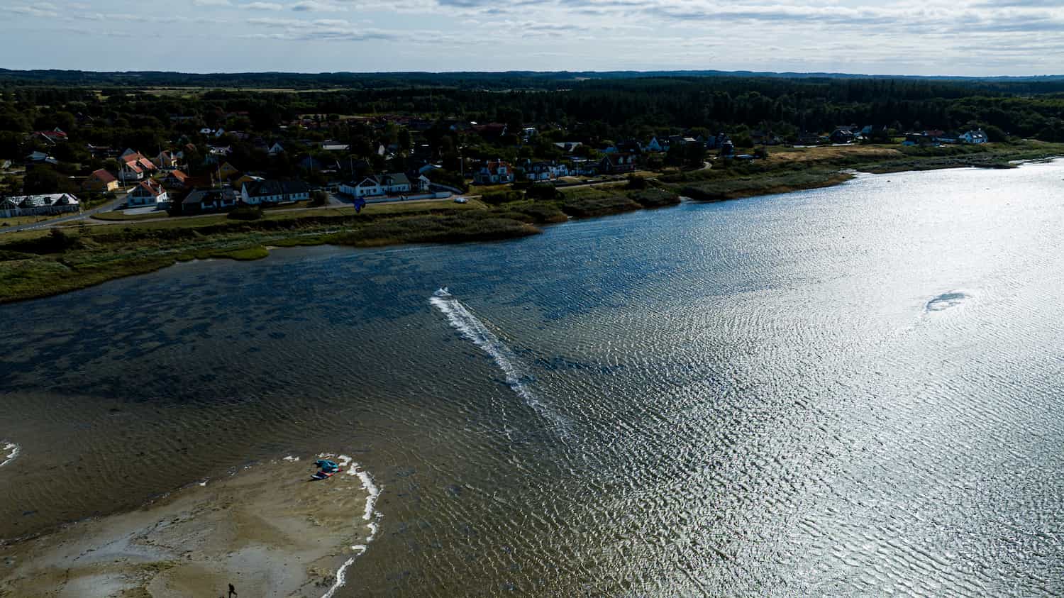Kitesurfer i lagunen